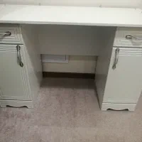 میز تحریر به همراه تاج - طرح هخامنشی