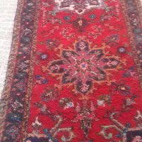 فرش  قرمز کناره یک در سه هریس
