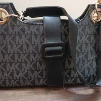 ۳ تا کیف ، هر سه نو|کیف، کفش، کمربند|ری, جوانمرد قصاب|دیوار