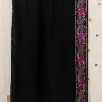 تعدادی شال و روسری|لباس|میانه, |دیوار