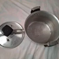 زودپز۸لیتری سالم بدونه دسته