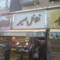کار  در ساندویچی