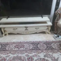 میز تلوزیون پازلی نو...و۲ عدد صندلی فلزی سالم