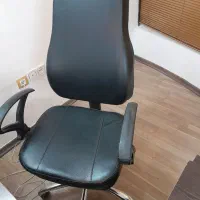 فروش فوری میز و صندلی اداری(بدلیل تغییر شغل)|مبلمان اداری|کرمان, |دیوار