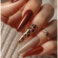 ناخن‌کار باانگیزه می‌پذیریم