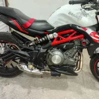 بنلی ۳۰۰ با لواظم اضافه که عکس شو گذاشتم