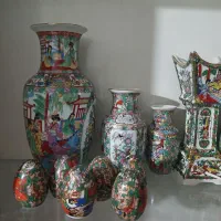 تعدادی گلدان گل و مرغ چینی اصل نقاشی شده