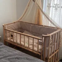 تخت کنار مادر