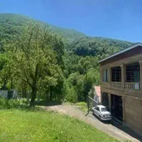 زمین در بهترین منطقه حیران نزدیک رودخانه و چشمه آب