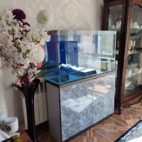 اکواریوم شیشه خم به همراه کمد ام دی اف و کل وسایل