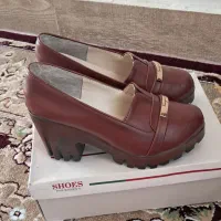 یک جفت کفش سالم باشماره ۳۷