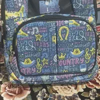 کیف مدرسه و موکت