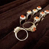 انگشتر زنانه رنگ ثابت با نگین سنگ قیمتی عقیق