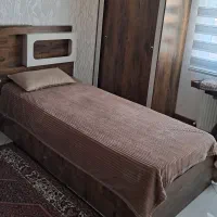 تخت و کمد نوجوان تمیز و سالم