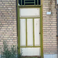 درب حیاط تک لنگه