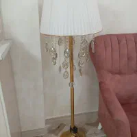 آباژور ایستاده