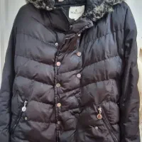 کاپشن برند Moncler