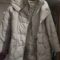 تعدادی پالتو و بلوز بافت و کاپشن در حد نو