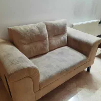 مبل راحتی همراه با میز ناهار خوری