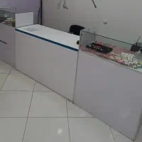 میز پیشخوان و ویترین