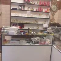 قفسه ویترین و پیشخوان همگی جنس ام دی اف|کتابخانه، شلف، قفسه‌های دیواری|اسدآباد, |دیوار