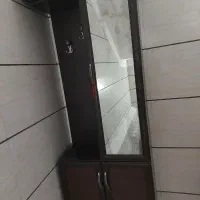 جاکفشی به همراه اویز لباس
