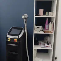 اپراتور لیزر خانم