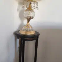 آباژور و میز
