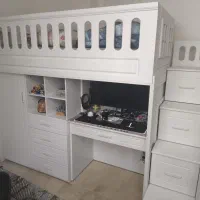 تخت خواب یکنفره بهمراه میز و کمد یکسال کارکرد