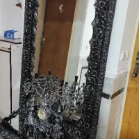 آینه قدی بزرگ به همراه شمعدان و ساعت