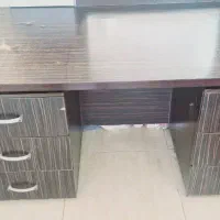 میز و صندلی و آیینه و شلف