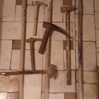 بیل و تیشه و کلنگ