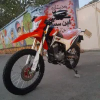 یک دستگاه موتور سیکلت سی آر اف
