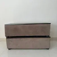 کنار مبلی یا پا تختی