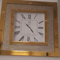 ساعت یک ماه خریداری شده اندازه ۶۰ سانت