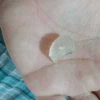 یک عدد سنگ تزئینی و قیمتی با ارزش