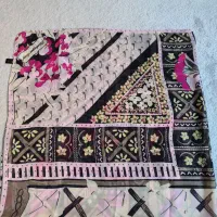 روسری|لباس|پرند, فاز ۳|دیوار