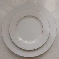 ۱۲ تا پیش دستی.۱۲ تا پلو خوری . ۲ تا دیس.