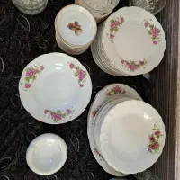ظرف گل سرخی و پارچ لیوان فرانسه