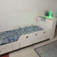 تخت نوجوان