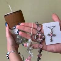 کادو‌ روز دختر متفاوت + اشانتیون