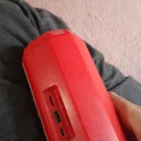 اسپیکر قرمز رنگ