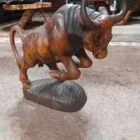 مجسمه چوبی