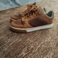 کفش یا کتونی نو