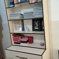 کتابخانه و کمد