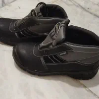 کفش ایمنی|کیف، کفش، کمربند|هشتگرد, هشتگرد قدیم|دیوار