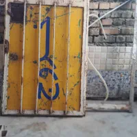 یک عدرآهنی بسیارمحکم سایز۱۳۰×۹۰.یکعددجفتگاه .|لوازم جانبی حیوانات|گنبد کاووس, |دیوار