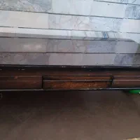 میز جلو مبلی رنگ قهوه‌ای