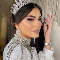 ارائه خدمات میکاپ و شنیون همراه و عروس قیمت عالی