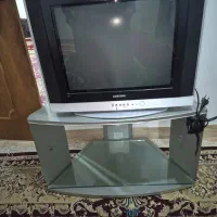 تلویزیون قدیمی ۲۱ اینچ سامسونگ سالم با میز